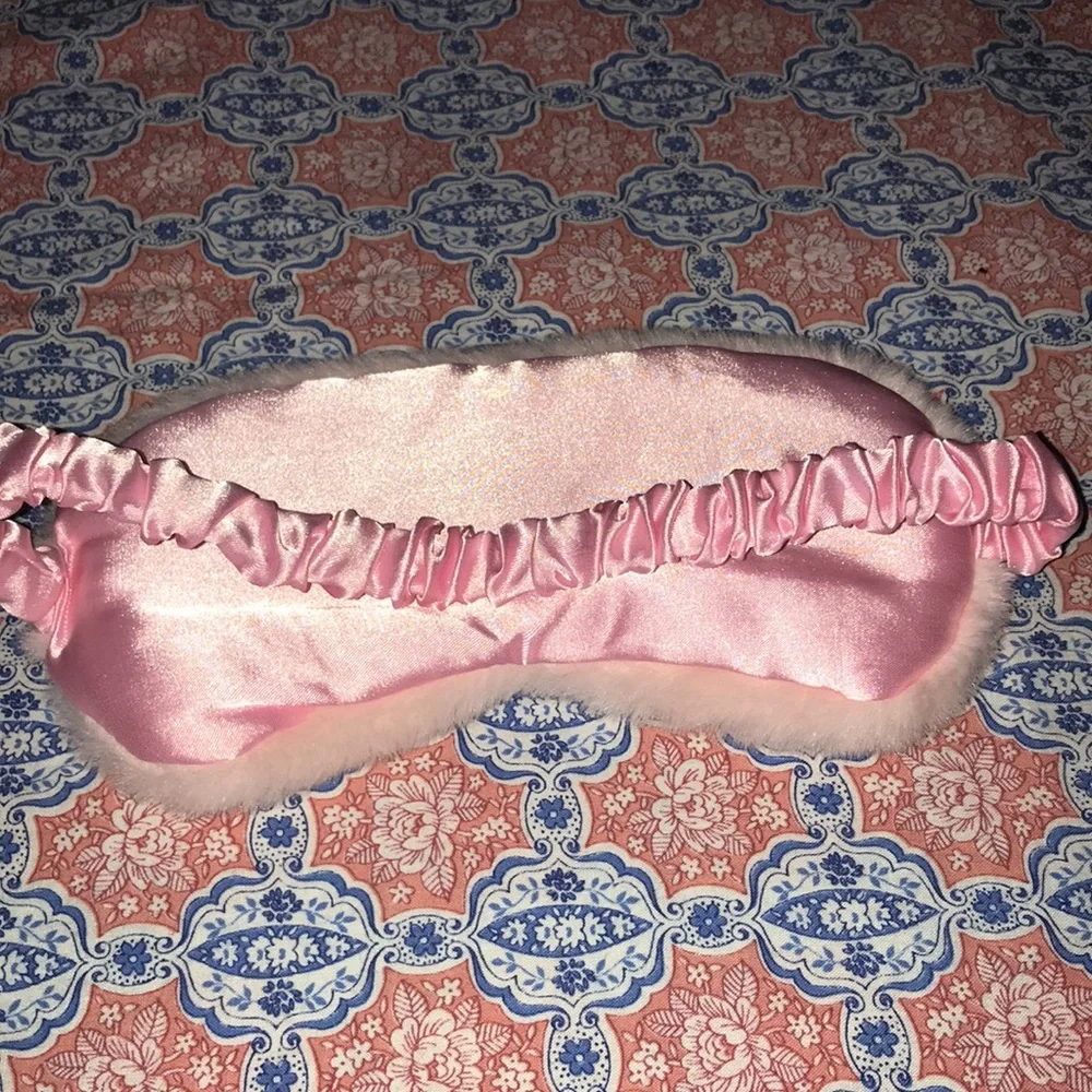 4/$10🌻🌻Plush pink eye mask